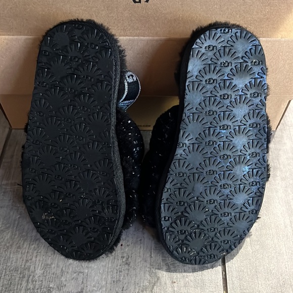 Ugg Kids Slippers Sz 10 toddler EUC black sparkly Girls shoes - Picture 4 of 4